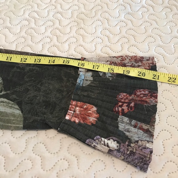 Chico’s Size 1 Green Floral Pleated Sleeve Shirt - Picture 7 of 13